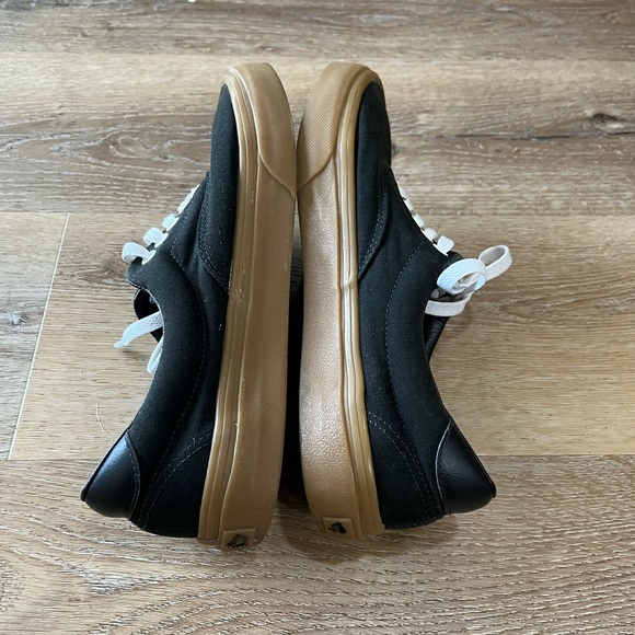 Vans - Picture 3 of 6